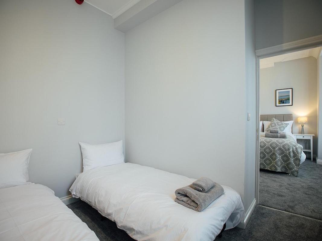 فندق The Townhouse تينبي الغرفة الصورة